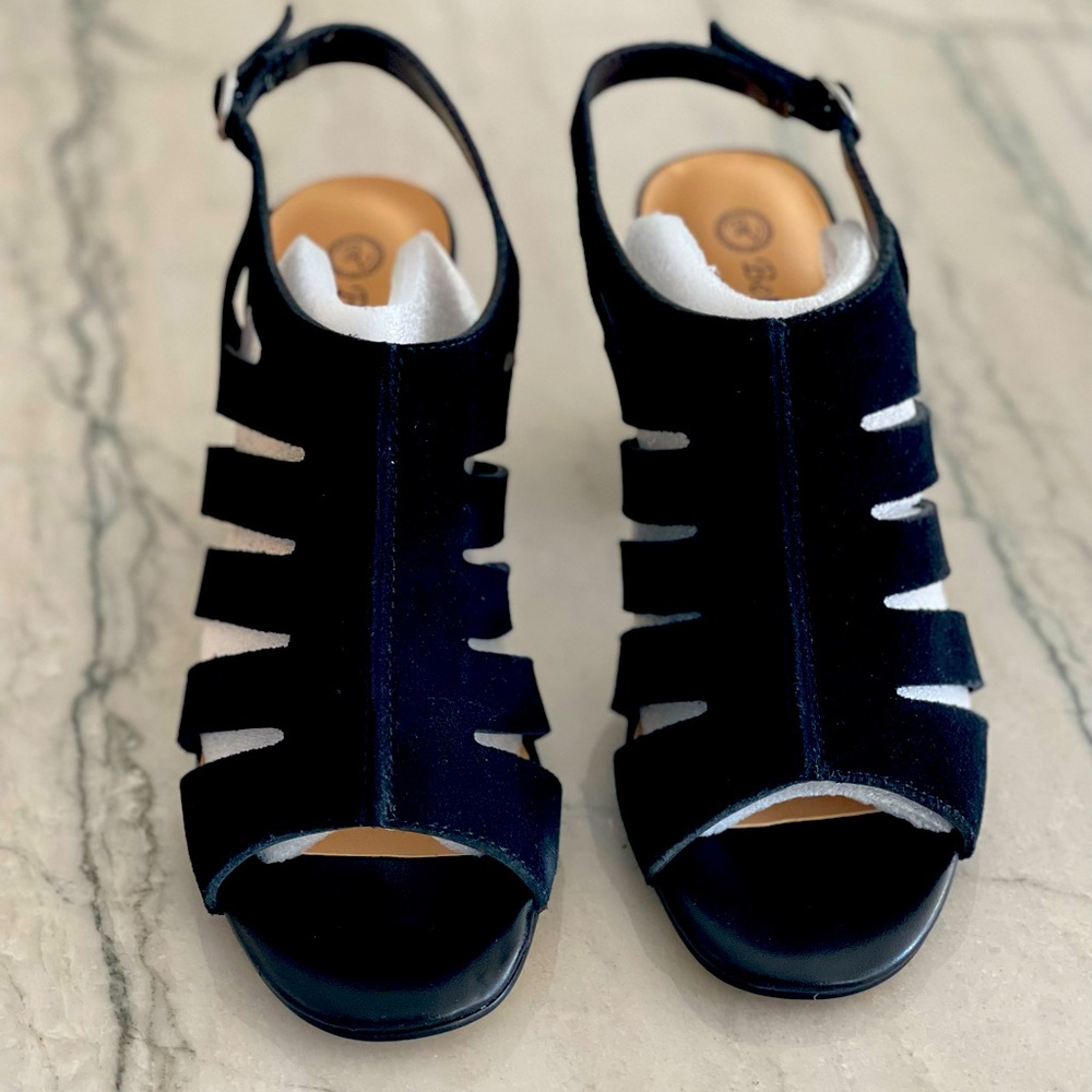 Bella-Vita Black Suede Sandal 8.5W-New in Box